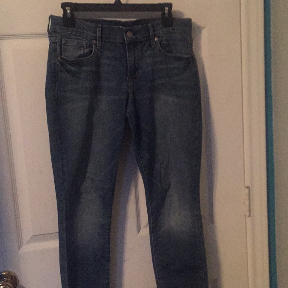 Old navy mid-rise jeans size 4